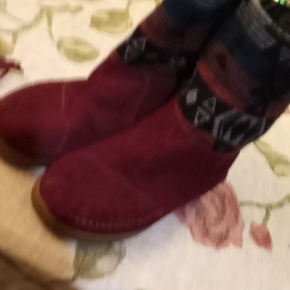 Tom's leather/poly-faux fur boots. - Picture 2 of 6